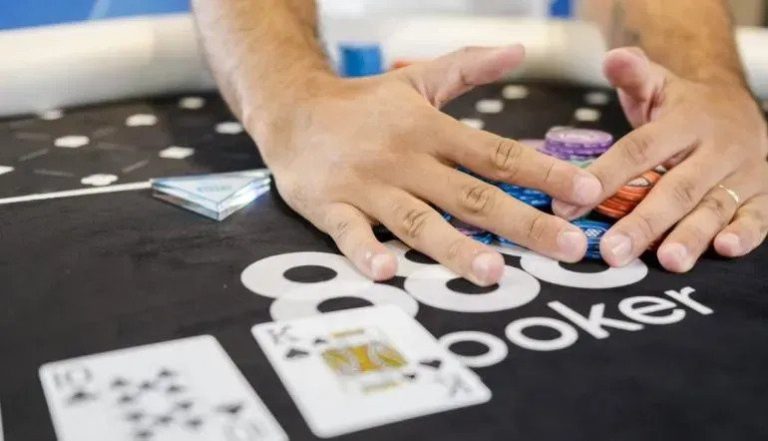 Cum influentează tendințele actuale sloturile și pokerul